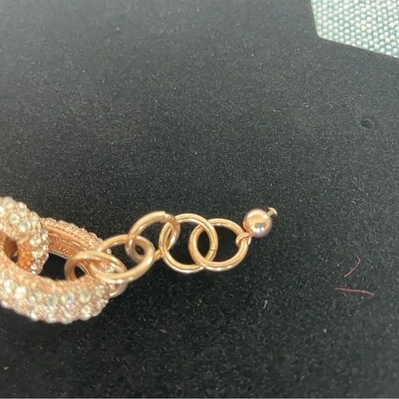 Elegant Rose Gold Tone Chain Bracelet - Picture 4 of 5